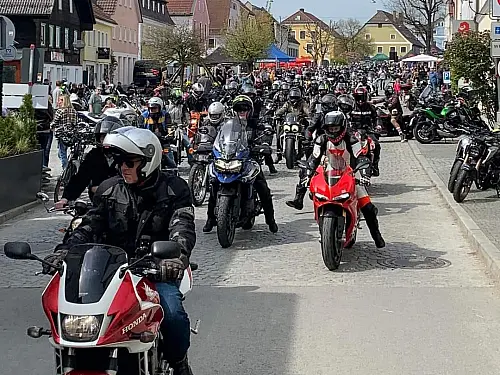 01.05.2024: Motorrad-Weihe des MSC Ortenburg: Besuche unseren Infostand mit Überschlag- und Motorradsimulator!
